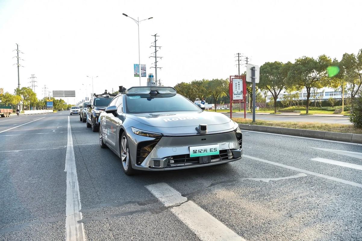 奇瑞大卓智能L5级自动驾驶出租车亮相芜湖龙山，引领未来出行新篇章